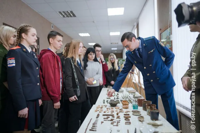 Боль без срока давности. Участники проекта "Поезд Памяти" посетили "страшную" выставку в Гомельской областной прокуратуре