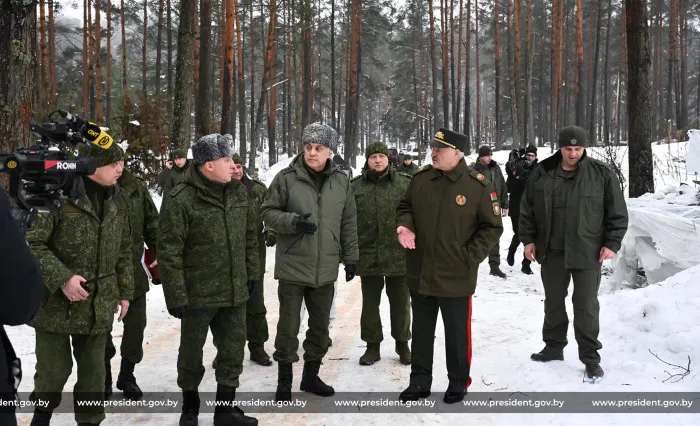 Лукашенко лично проверил боеготовность Вооруженных Сил