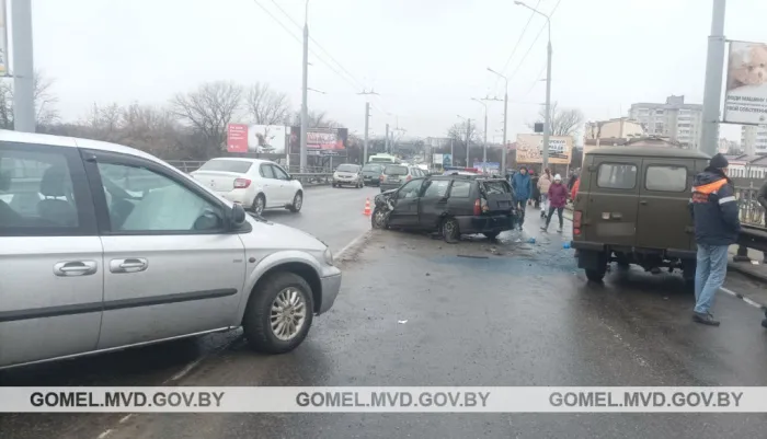 В Гомеле произошло ДТП с участием 4 автомобилей. Движение затруднено