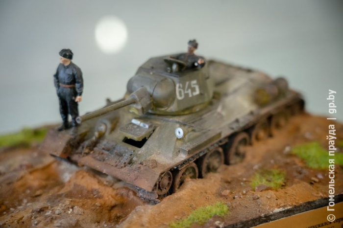 Военные сюжеты в миниатюрах. Картинная галерея Г.Х. Ващенко представила проект «Чтобы помнить» и выставку картин, посвященных 80-летию Победы