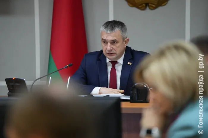 Кадровый день в облисполкоме. Названы имена руководителей Добрушского фарфорового завода, фабрики «8 Марта» и Василевичского лесхоза