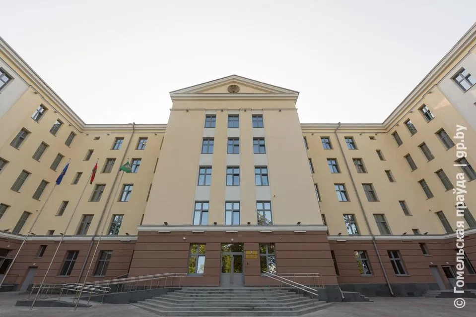 Начальник УСК по Гомельской области рассказал, когда милиция может применить силу к задержанным и почему в августе в окнах здания управления свет горел даже по ночам
