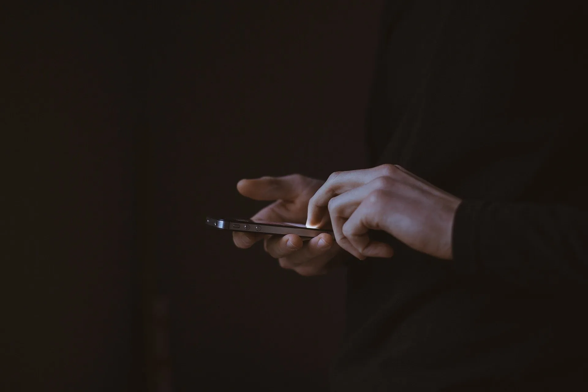 Как правильно чистить смартфон во время эпидемии