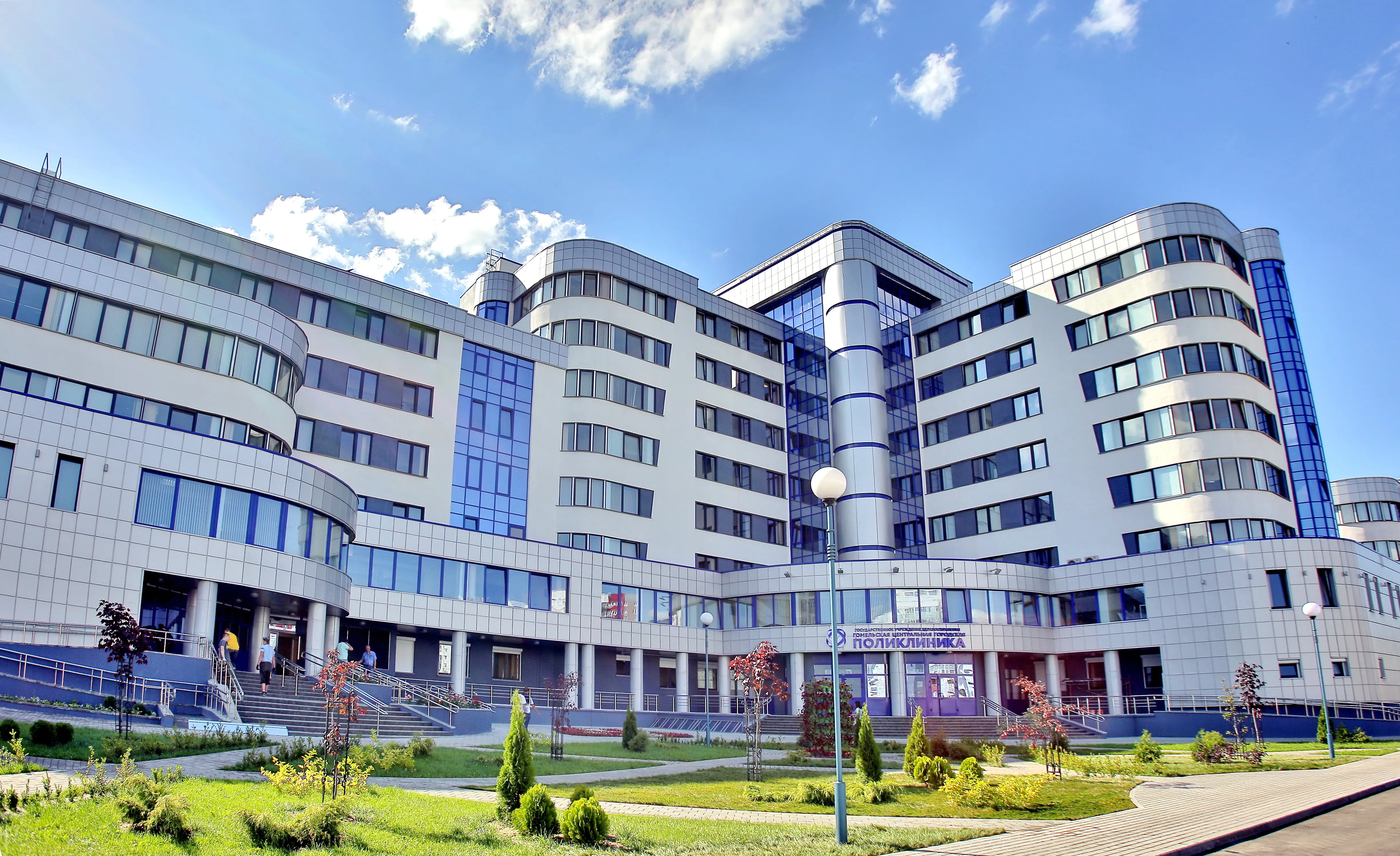 Какие дома находятся в зоне обслуживания Гомельской центральной городской поликлиники на улице Мазурова