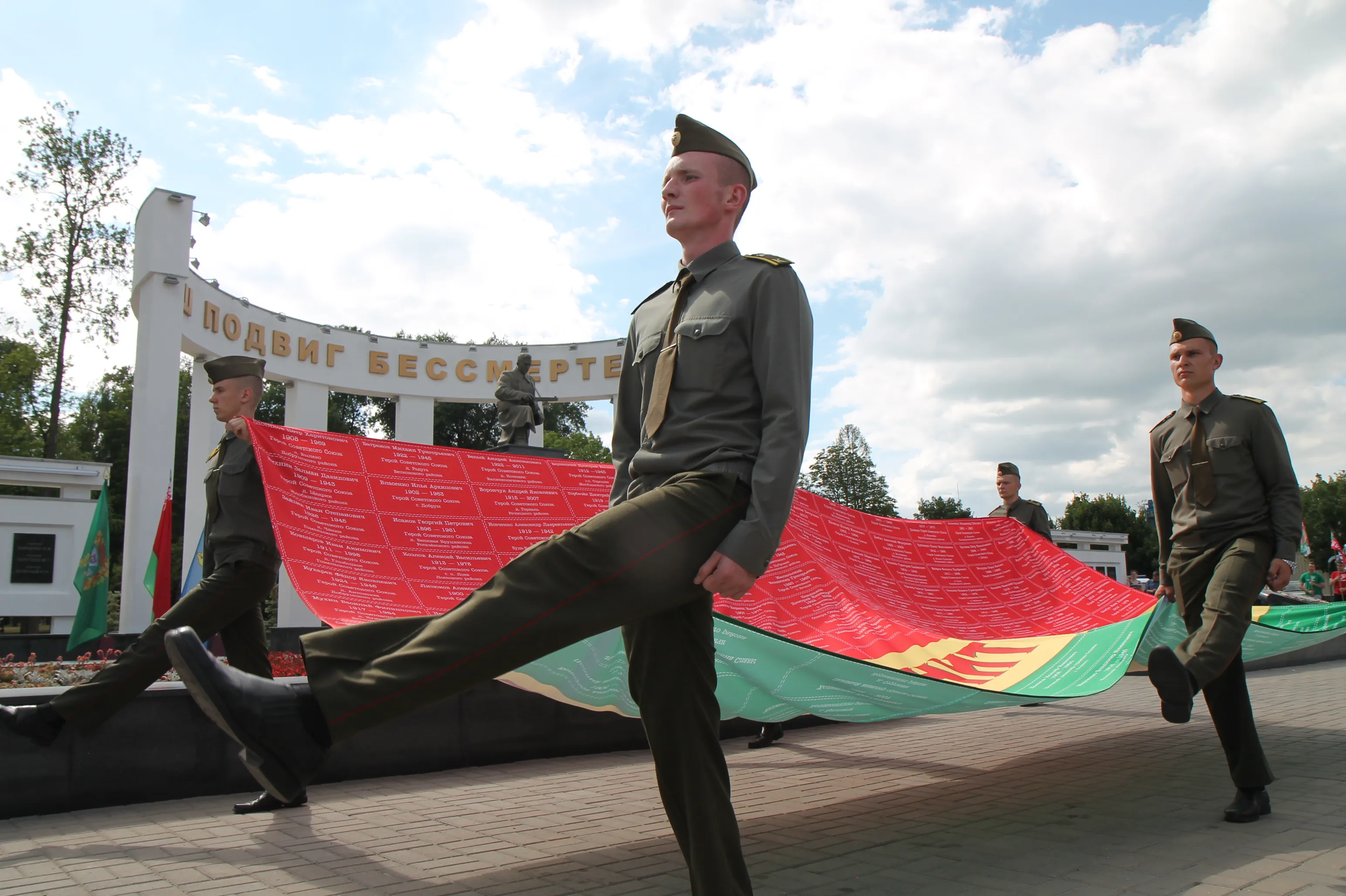 В Гомель прибыл молодежный марафон, посвященный 75-й годовщине освобождения Беларуси