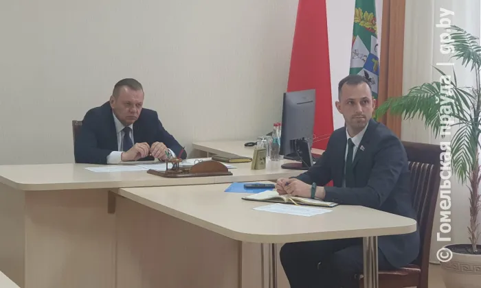 Материальная помощь и опека над внуком: заместитель председателя облисполкома Дмитрий Алейников провел прием граждан