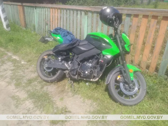 В Житковичском районе мотоциклист не справился с управлением и опрокинулся