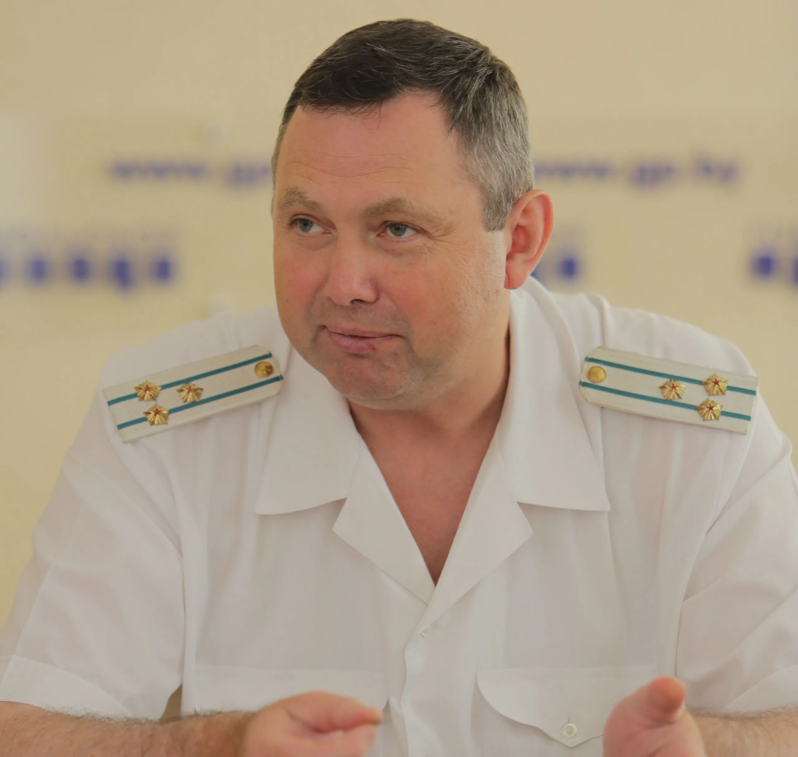 Начальник Гомельской таможни Феликс Яшков о том, что люди прячут от контроля, а также об очередях на границе и музее службы