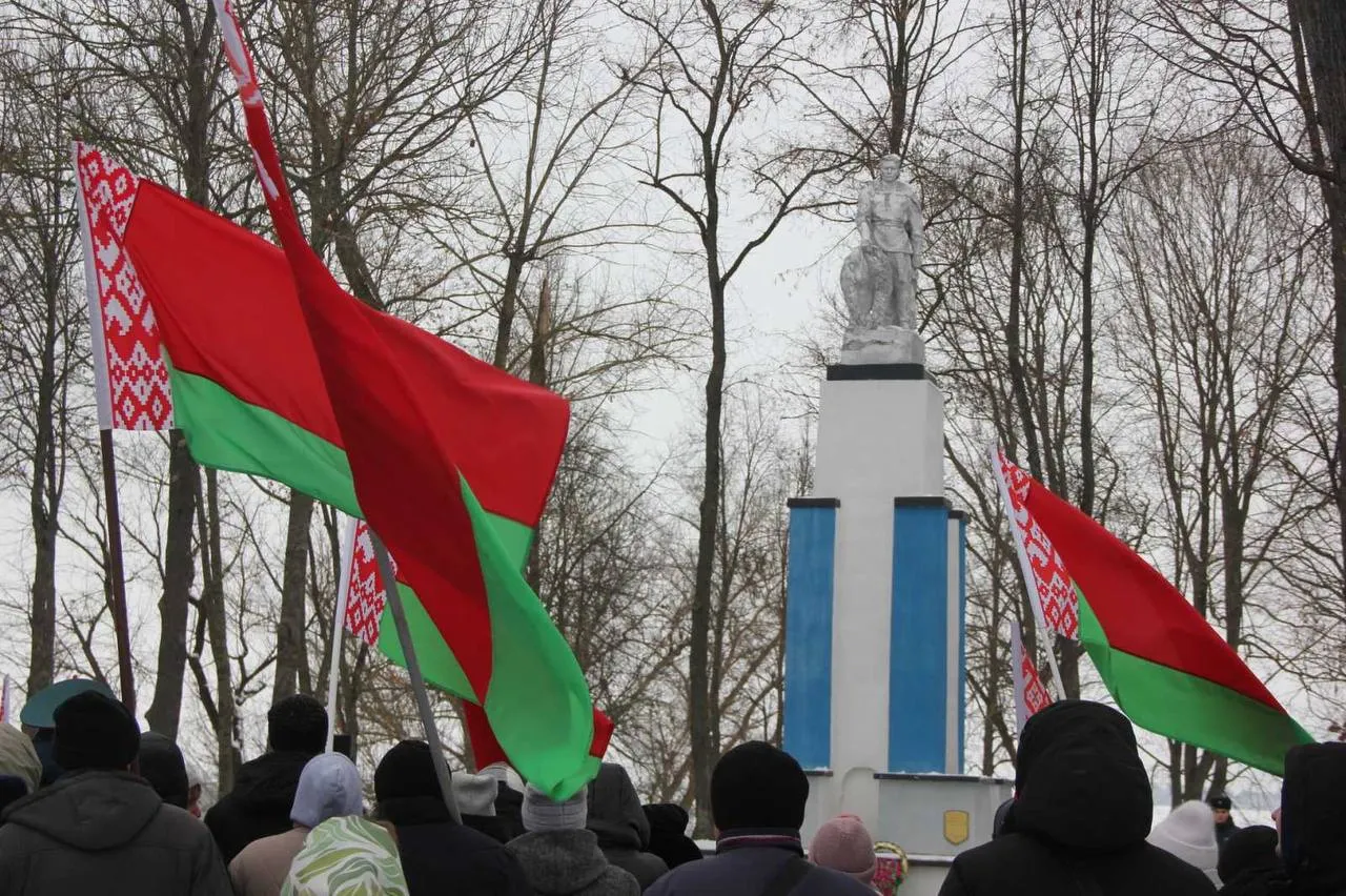 На Замковой горе в Чечерске прошел митинг, посвященный Дню освобождения района от немецко-фашистских захватчиков