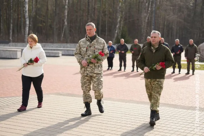О ком плачут камни? На мемориальном комплексе «Ола» участники народного возложения вспомнили трагедию Хатыни