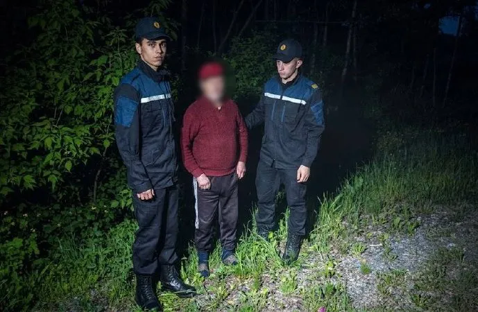 В Буда‑Кошелевском районе спасатели нашли заблудившегося в лесу мужчину