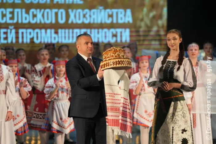 Весь год работали в чрезвычайном режиме: аграриев Гомельщины чествовали в Жлобинском районе