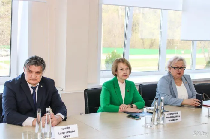 Член Совета Республики, председатель областного Совета депутатов Екатерина Зенкевич встретилась с коллективом Светлогорского ЦКК