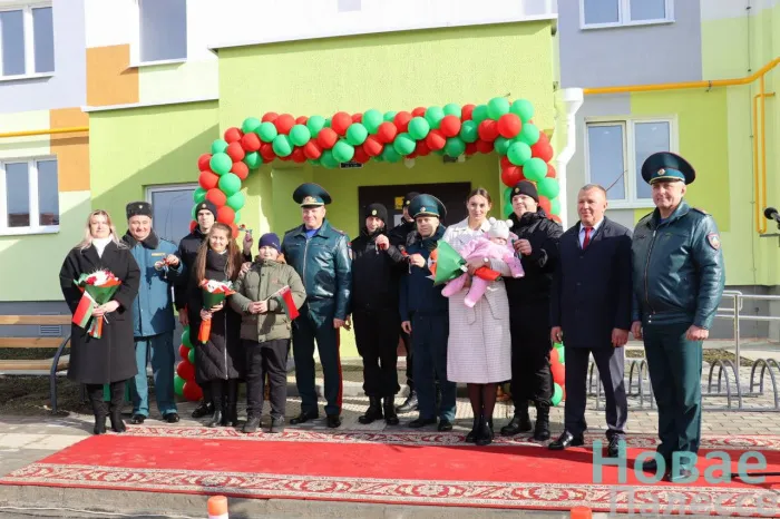 Девять семей Житковичей получили ключи от благоустроенных квартир в новостройке