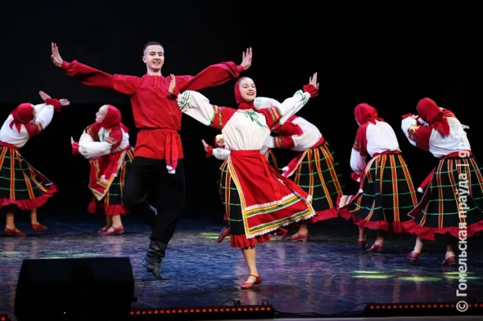 Стартовали конкурсные выступления участников международного фестиваля хореографического искусства "Сожскі карагод"