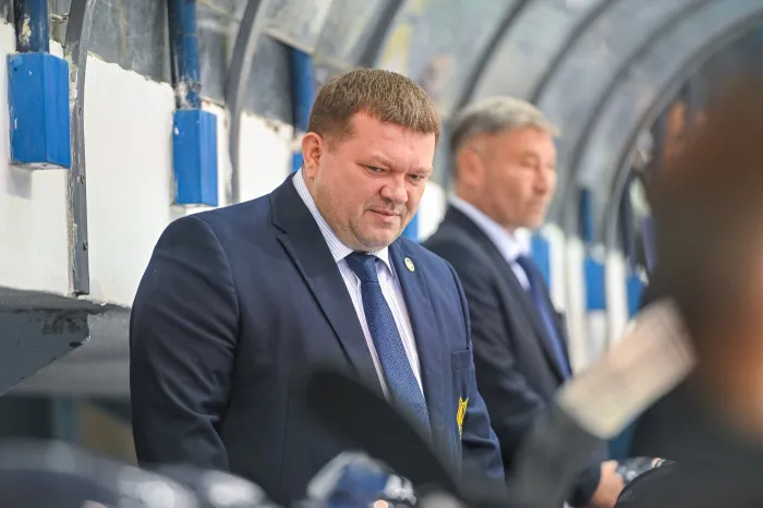 Главный тренер жлобинского "Металлурга" Дмитрий Кравченко: "С опытными игроками надо постараться сделать так, чтобы они балдели на льду"