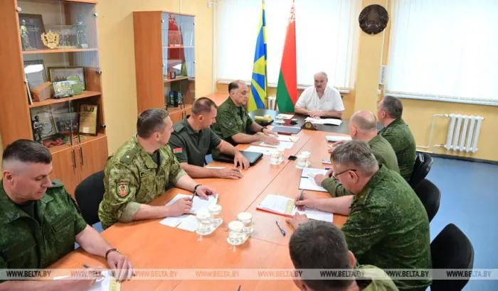 Лукашенко поручил отвести войска на южных рубежах в места постоянной дислокации