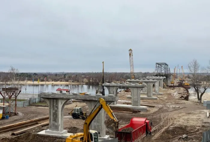 В Мозыре продолжается стройка самого длинного моста в Беларуси