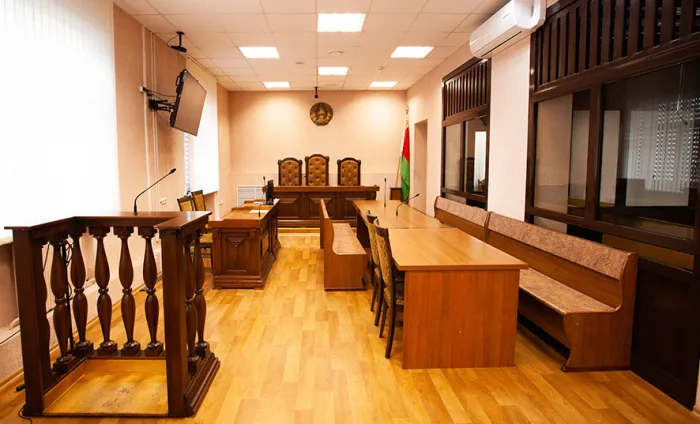 За победу в процедуре закупки заместитель директора предприятия в Гомеле получила взятку более 2 тысяч долларов США