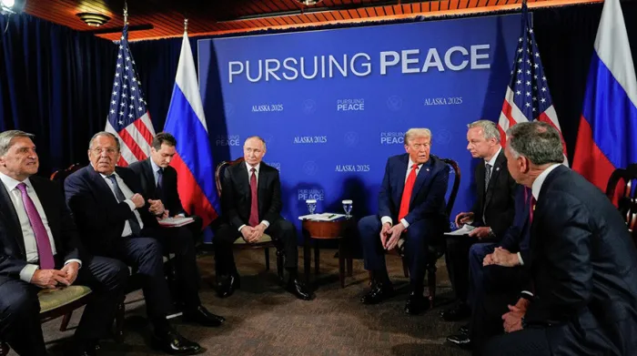 Переговоры Путина и Трампа стартовали в формате "три на три" 