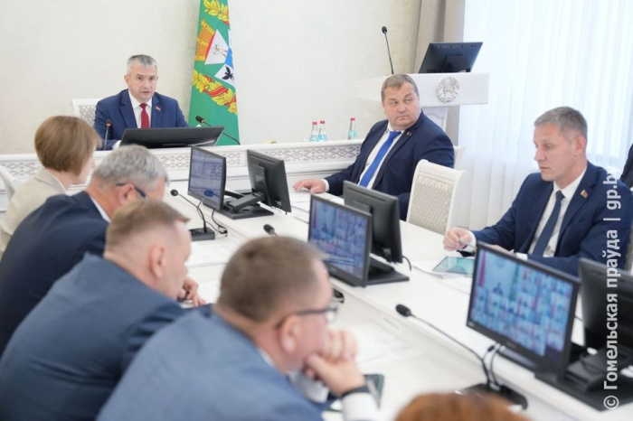 Встречать лето нужно благоустроенными. Вопрос наведения порядка на земле стал ключевой темой аппаратного совещания в облисполкоме