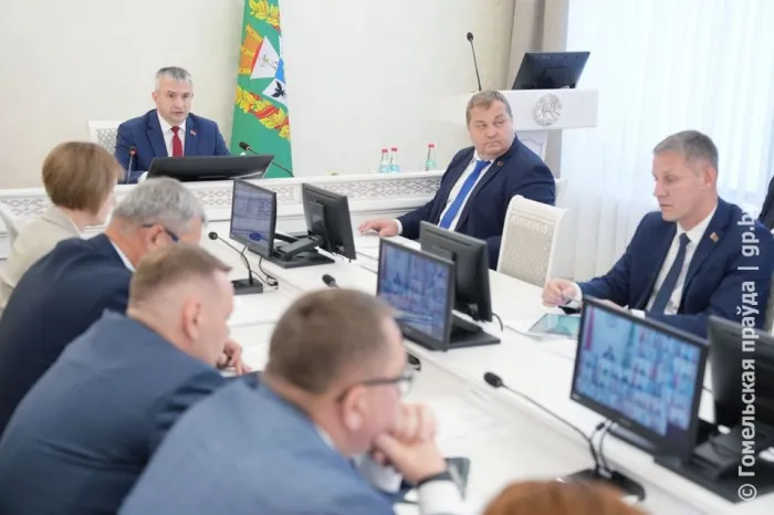 Встречать лето нужно благоустроенными. Вопрос наведения порядка на земле стал ключевой темой аппаратного совещания в облисполкоме