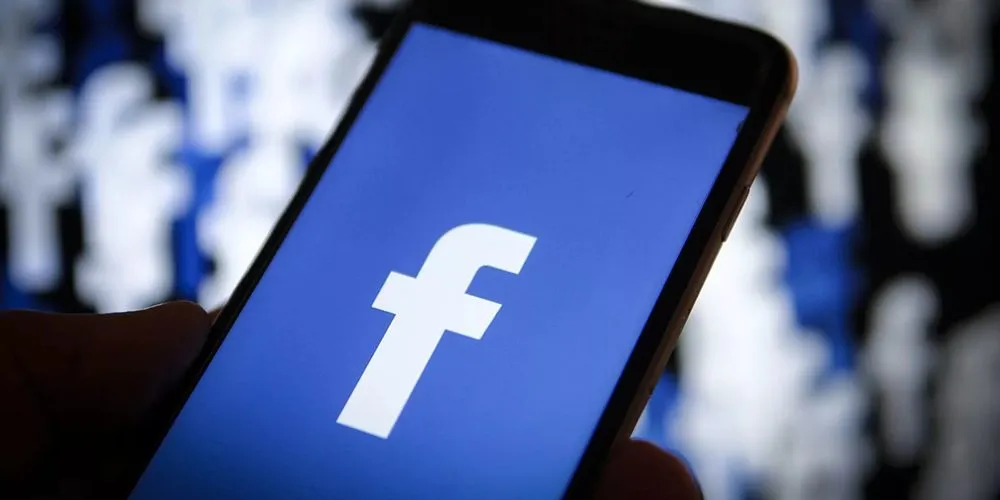 Приложение Facebook получило темный режим