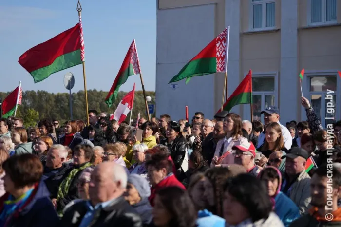 Мы вместе – За Беларусь! Народно-патриотическая акция профсоюзов продолжила праздник в Лоеве 