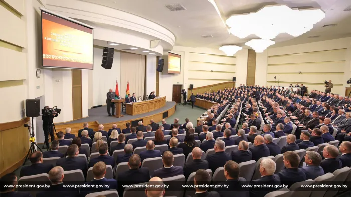 Лукашенко: моя цель, как и раньше, - сохранить деревню. Не будет деревни - не будет государства