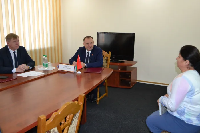 Больше комфорта на улицах… Сергей Бартош провел личный прием граждан в Лельчицах