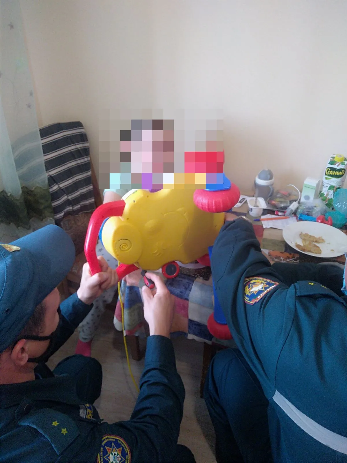 В Гомеле спасатели пришли на помощь 6-летней девочке, рука которой застряла в игрушке