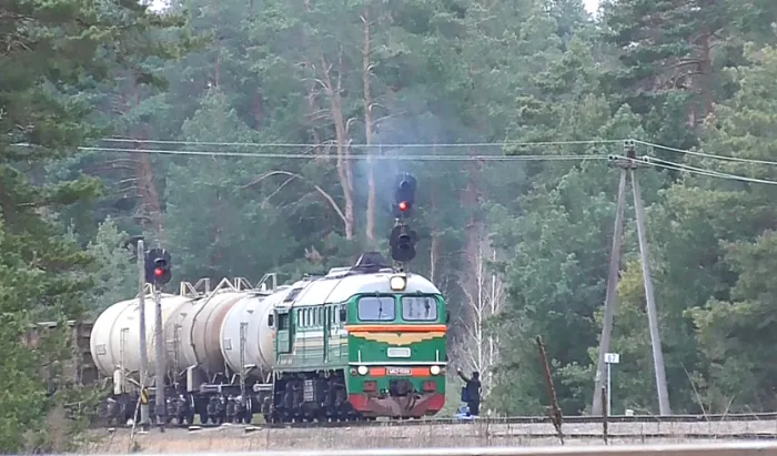Работники локомотивного депо вместе с подельниками похитили свыше 12,5 тонн дизтоплива