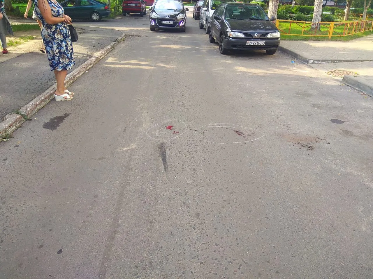 Внезапно выбежал из-за припаркованного авто: в Жлобине сбили трехлетнего мальчика
