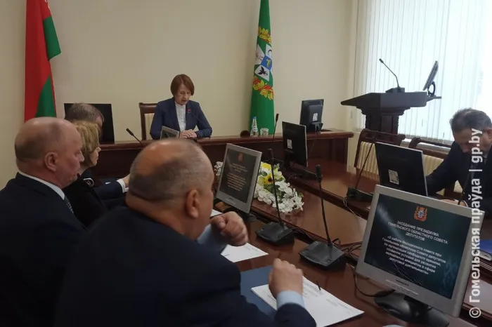 Председатель областного Совета депутатов Екатерина Зенкевич встретилась с молодыми активистами