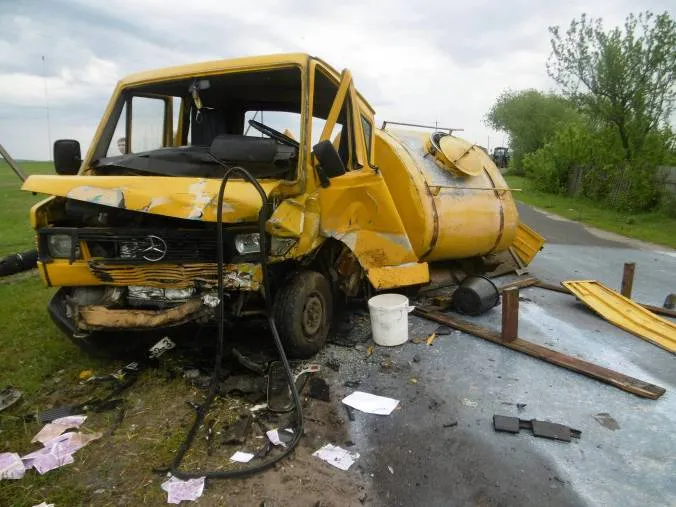 В Октябрьском районе в аварии погибла пассажирка молоковоза