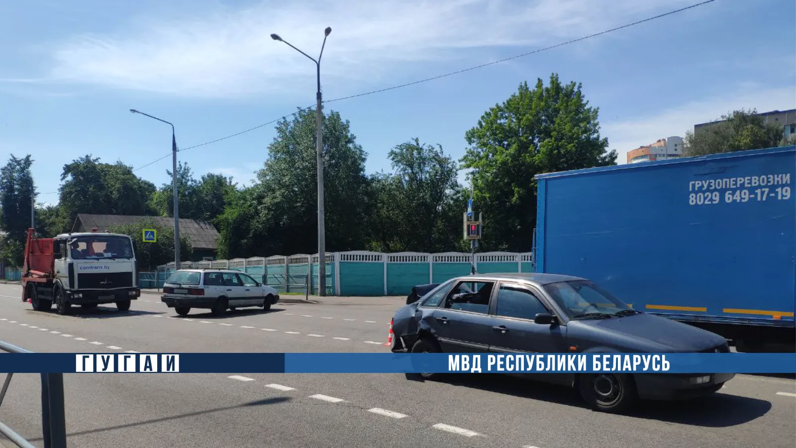 В Гомеле МАЗ въехал в "Фольксваген", а в Гомельском районе "Рено", пытаясь не столкнуться с лосем, вылетело в кювет