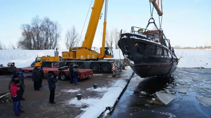 Минтранс рассказал об уникальной доставке ледокола "Байкал" на авто из Мозыря в Речицу