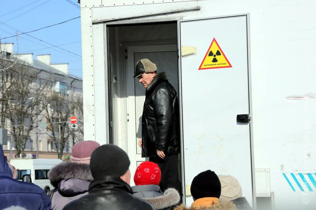 В Гомеле возле передвижных пульмосканов выстроились очереди