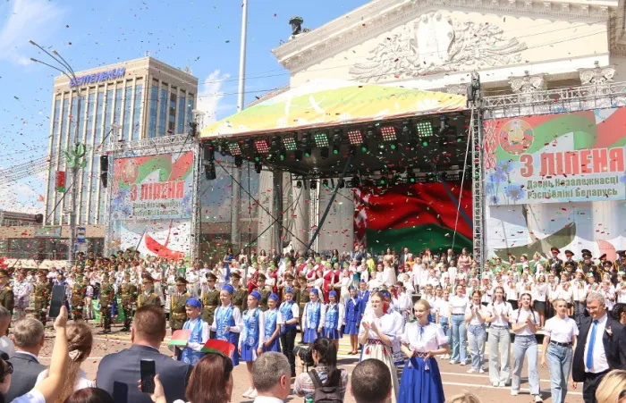 КМУП «Наровлянское ПМС» поздравляет коллектив и ветеранов, жителей Гомельщины с Днем Независимости Республики Беларусь и 80-летием освобождения Республики Беларусь от немецко-фашистских захватчиков!