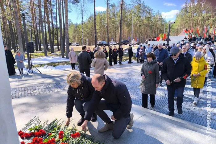 В Международный день освобождения узников фашистских концлагерей на месте Озаричского лагеря смерти прошел митинг-реквием