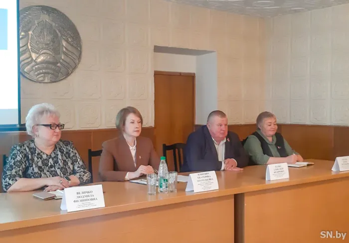 Какие вопросы обсудили депутаты и местные жители в Паричах Светлогорского района 