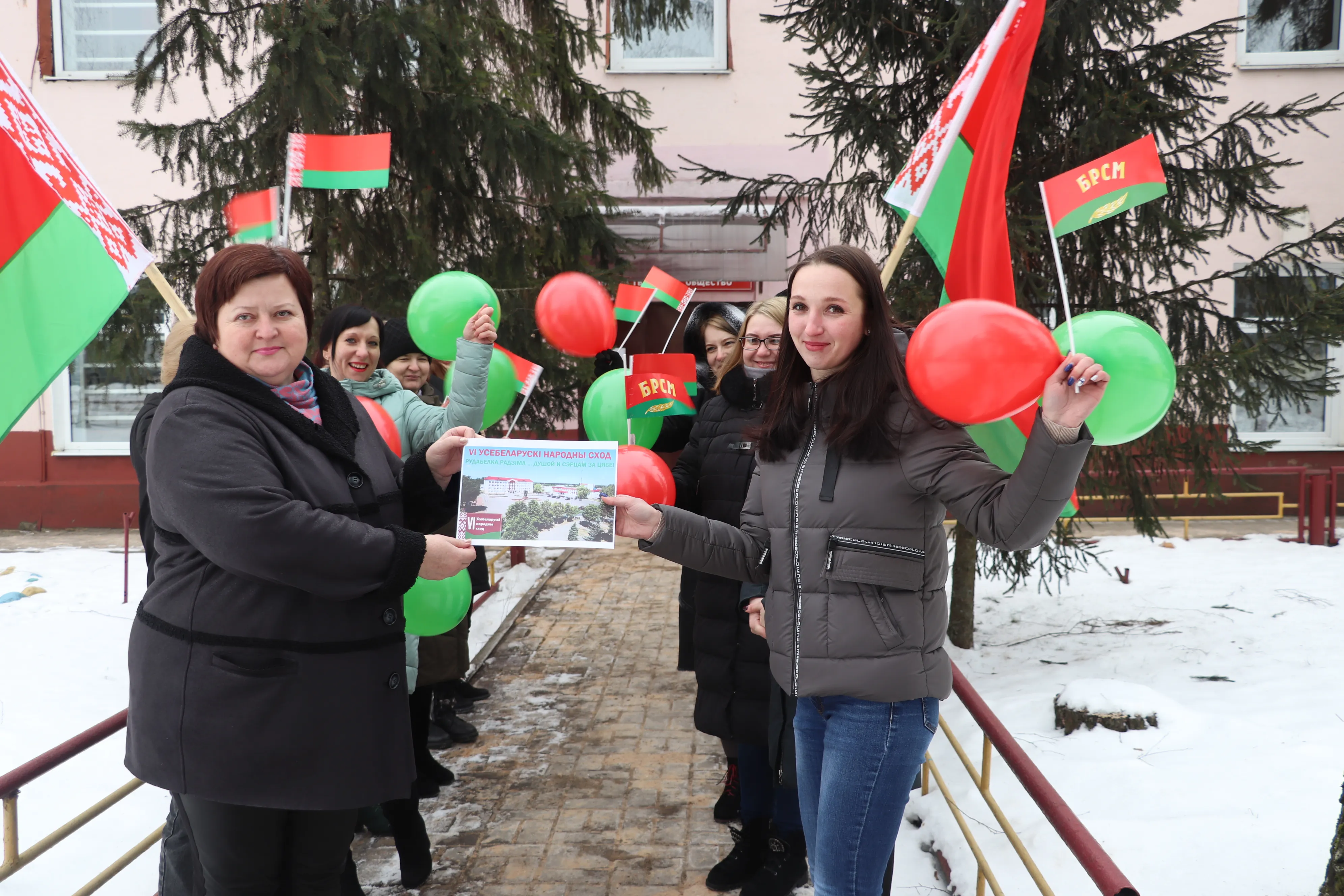 Им доверяют: в области с напутствиями и теплыми пожеланиями провожают в Минск участников вече