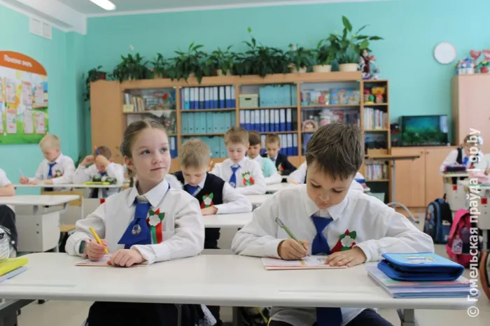 «Мой дедушка был старшим лейтенантом». В учреждениях образования Беларуси прошел единый урок мужества 