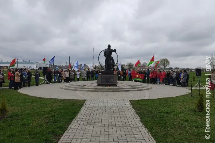 Жизнь продолжается. В день чернобыльской трагедии энергетики Беларуси и России встретились в Хойниках 