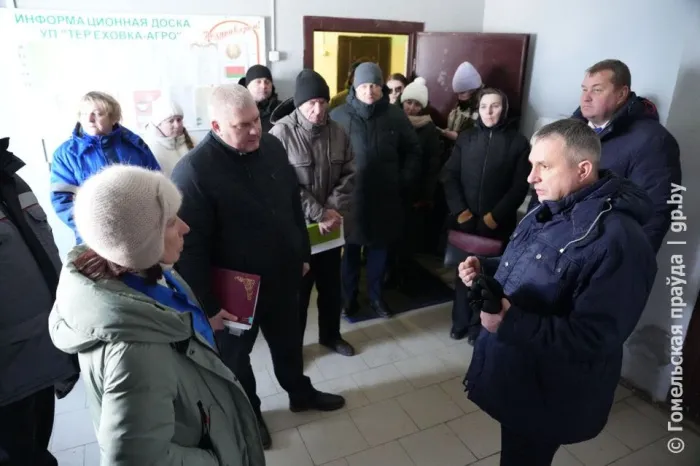 Технология кормления и поения, содержание телят в морозы: губернатор Иван Крупко проинспектировал молочно-товарные комплексы Добрушского района 