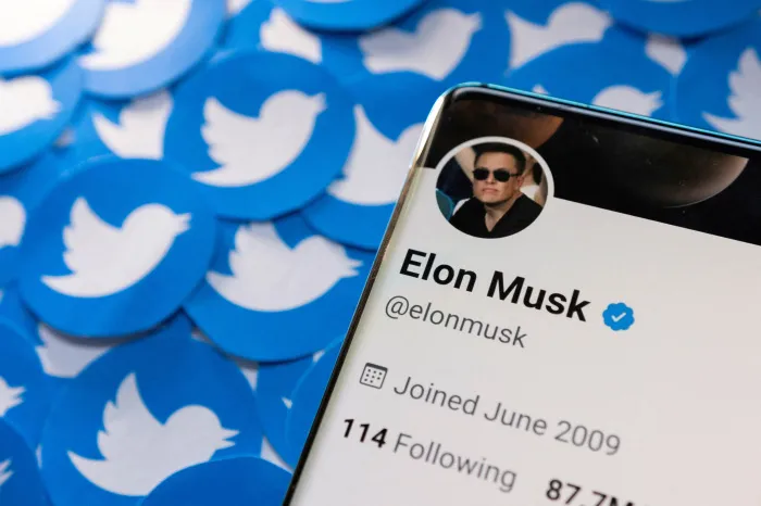 Маск приостановил сделку по покупке Twitter