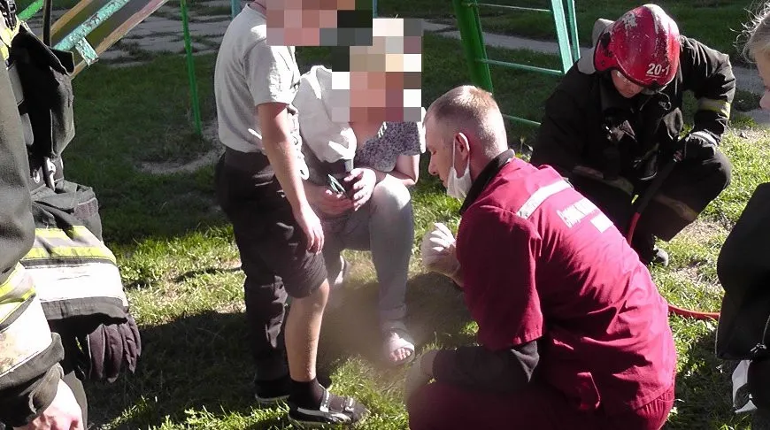 В Светлогорске 7-летний мальчик застрял ногой в железной горке
