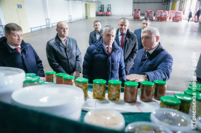 Яблок нужно больше. Рассказываем, как работает овощехранилище в Житковичском районе, построенное по программе развития Припятского Полесья