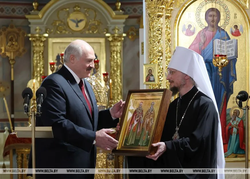 «Христос воскресе!»: пасхальную свечу Александр Лукашенко зажег в Кафедральном соборе святителей Кирилла и Лаврентия Туровских