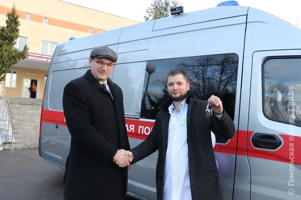 Автомобильный парк Октябрьской ЦРБ попол­нился каретой скорой помощи